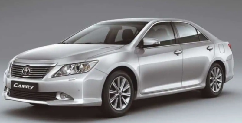 Лобовое стекло на Toyota Camry 4